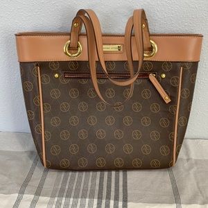 Neutral, color handbag